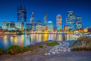 Perth. Perth şehir manzarası, Avustralya günbatımı sırasında Cityscape görüntü.