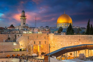Kudüs. Kudüs, İsrail, Rock ve Western Wall kubbe ile Cityscape resim gün batımında.