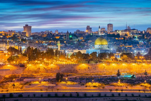 エルサレムの旧市街 夕暮れ時の岩のドームとイスラエル エルサレムの都市の景観イメージ — ストック写真