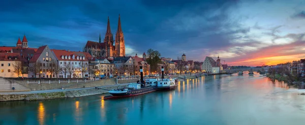 Regensburg Obraz Panoramiczny Panoramę Miasta Ratyzbona Niemcy Podczas Wiosna Zachód — Zdjęcie stockowe