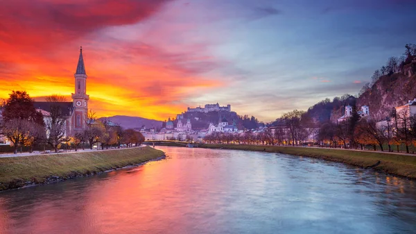 Salzburg Austria Panoramiczny Widok Miasta Salzburg Austria Katedrą Salzburgu Podczas — Zdjęcie stockowe