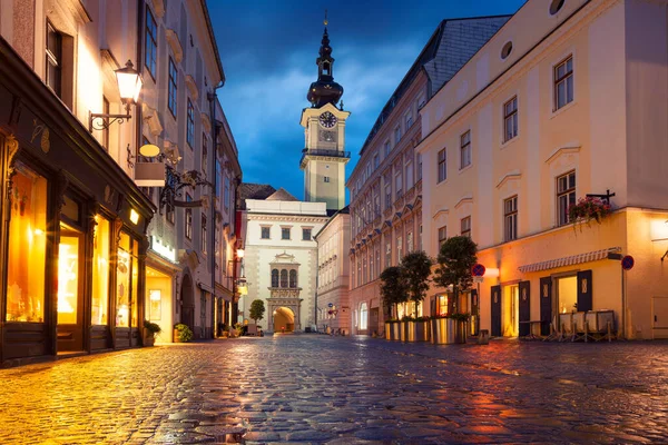 Linz Avusturya Şehir Işıkları Yansıması Ile Alacakaranlık Mavi Saat Boyunca — Stok fotoğraf