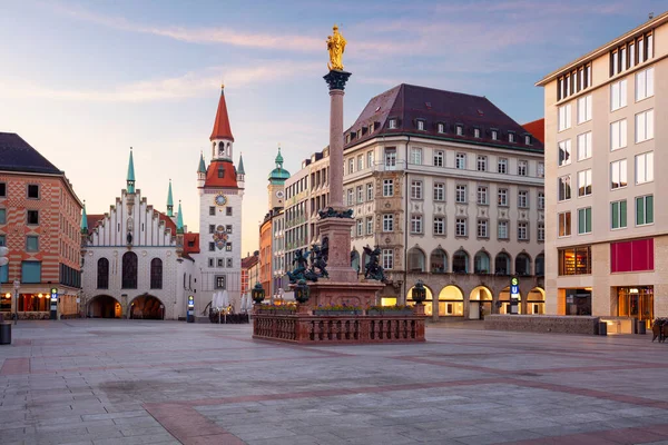 慕尼黑 德国慕尼黑马里恩广场日出时的城市景观图像 — 图库照片