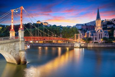 Lyon. Gün batımında Lyon, Fransa 'nın şehir manzarası.
