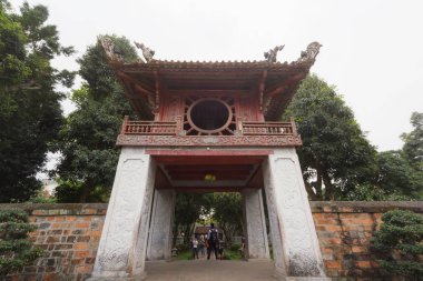 Hanoi, Vietnam - Mart 27,2018: Kırmızı antik Pavyonu (Khue Van Pavilion) edebiyat Tapınağı (1070 inşa Vietnam'ın ilk Ulusal Üniversitesi), Hanoi, Vietnam