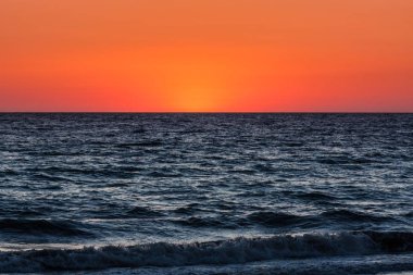 denizde gün batımı