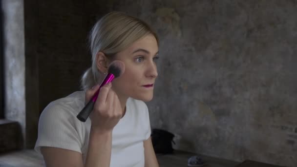 Woman Makes Makeup Young Woman Makes Blush Face Using Makeup — Stock Video