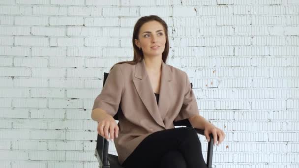 Réalisateur Une Jeune Actrice Assise Sur Une Chaise Auditionnent Pour — Video