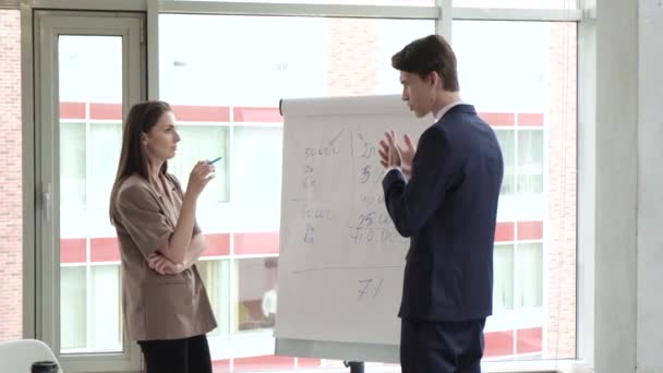 Two Professional Business Coaches Company Leaders Teachers Give Flip Chart — Stock Video