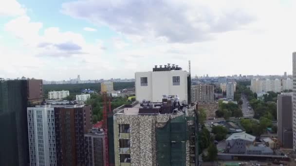Dach Długiego Budynku Mieszkalnego Małym Miasteczku Strzał Góry — Wideo stockowe