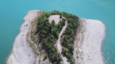 Yazın Boreal Nature Forest ve River 'ın Hava Görüntüsü
