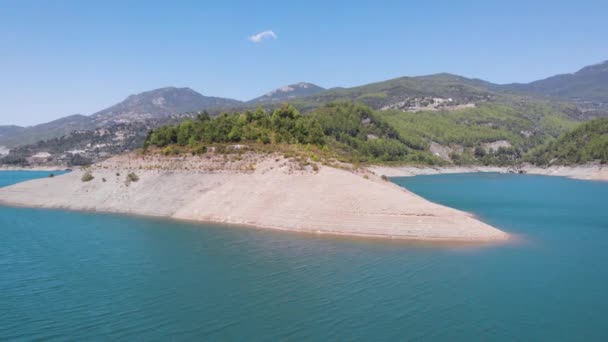 Vista Paisagem Alcova Drone Voador Costa Rio Rochoso Entre Montanhas — Vídeo de Stock