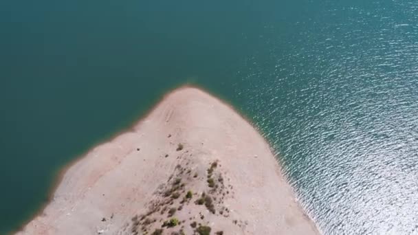 Temiz Fırtınalı Bir Dağ Nehrinin Havadan Görünüşü Üst Görünüm Koruma — Stok video