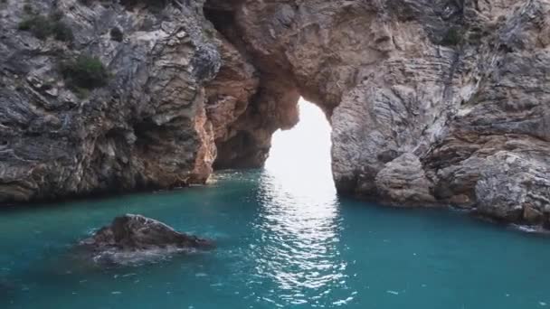 Aerial Left Right Panning Motion View Rock Formations Archway Islands — Stock Video