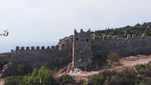 古城城堡城墙海岸线 飞越令人惊叹的山顶要塞是最小的国家之一 — 图库视频影像
