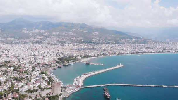 通过古堡的拱门俯瞰着阿拉亚的空中风景 城市海滩和海岸线的景观 Alanya的旅馆 — 图库视频影像