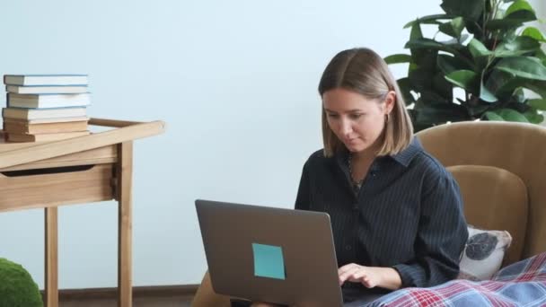 Belo Trabalho Freelance Mulher Jovem Negócios Rede Social Line Computador — Vídeo de Stock