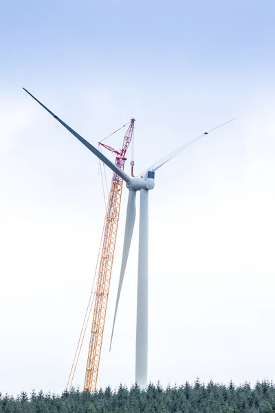 Windturbine in het proces wordt gebouwd — Stockfoto