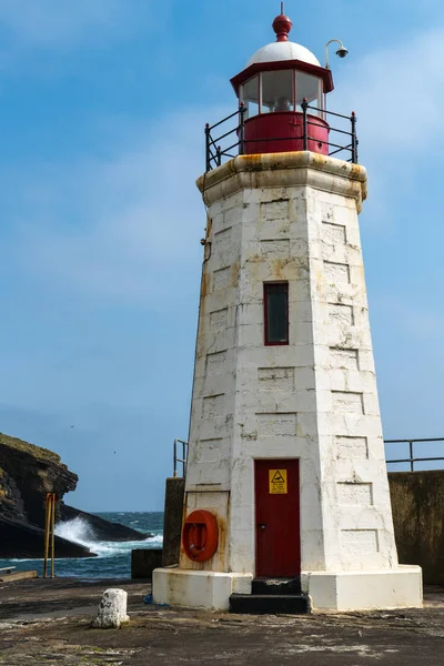 Faro del puerto de Lybster, Caithness, Escocia — Foto de Stock