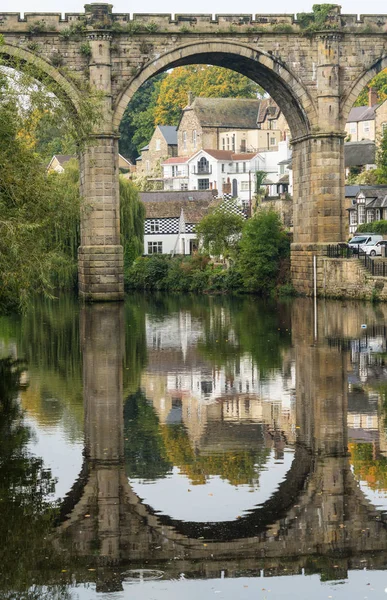 Viadotto Ferroviario Knaresborough Yorkshire Regno Unito Con Riflessione Fluviale — Foto Stock