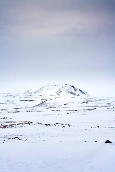 Contra Jour Neve Coberto Montanha Deserto Nordeste Islândia Inverno Perto — Fotografia de Stock