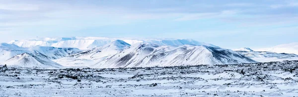 Panorama Över Ett Snötäckt Isländskt Vulkanlandskap Vintern Nära Sjön Myvatn — Stockfoto