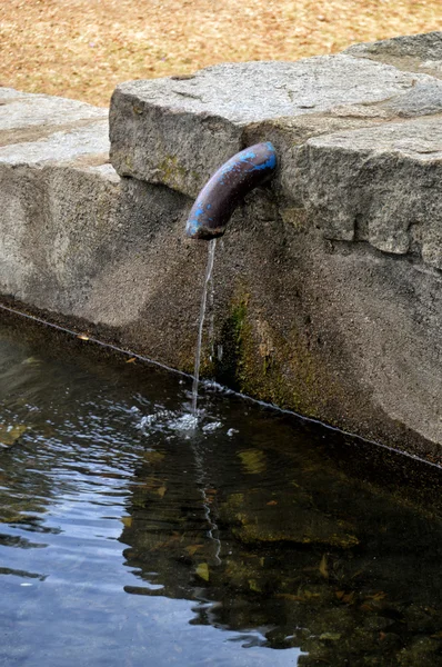 Fontaine tuyau d'eau — Photo