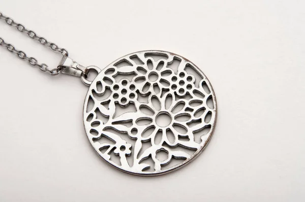 Küçük gümüş kolye