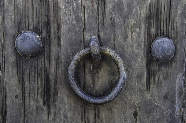 Roestige ijzeren ring — Stockfoto