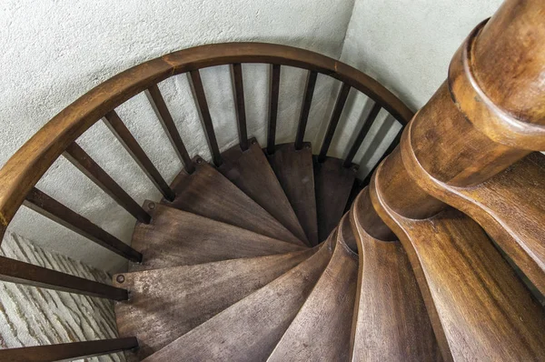 ahşap döner merdiven