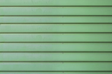 yeşil metalik renkli