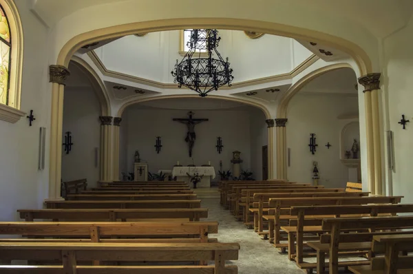 Innenraum der katholischen Kirche — Stockfoto