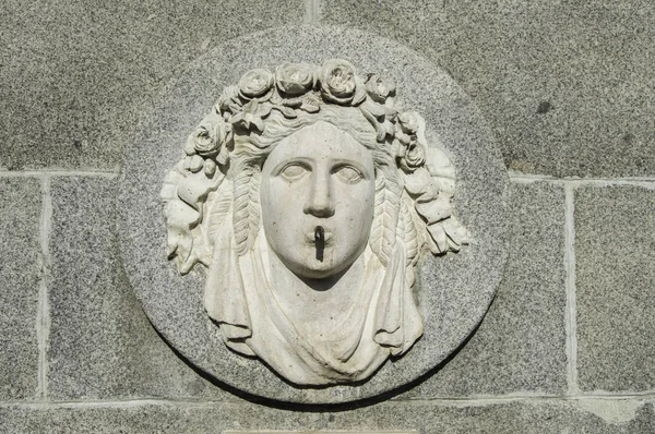 Medallion Face Medallion Face Wall Fountain — Stock Photo, Image