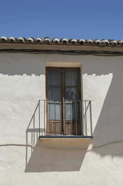 Balcone Con Ringhiera Ferro Sulla Facciata Una Casa Rurale Provincia — Foto Stock
