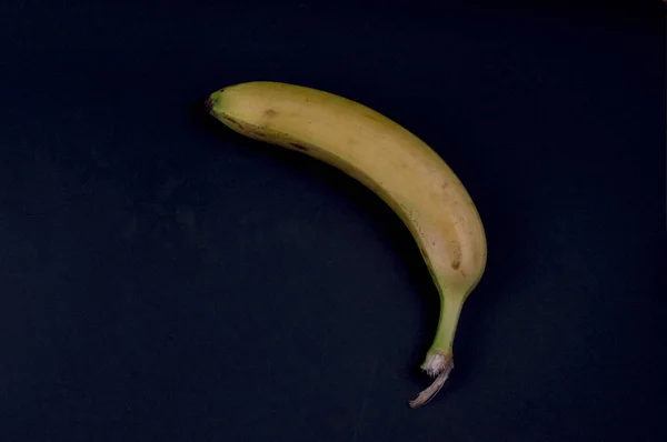 Canarias Banana Isolada Sobre Fundo Preto — Fotografia de Stock