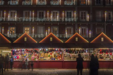 Madrid Belediye Başkanı Meydanı 'nda Noel pazarı. İspanya