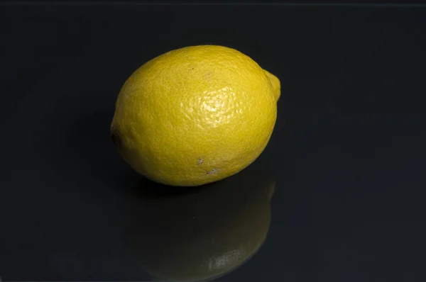 Lemon Reflection Isolated Black Background — Stock Photo, Image