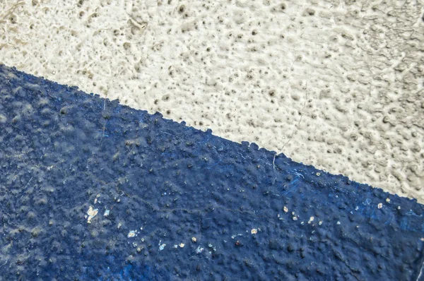 建物の壁に青と白の穀物の背景 — ストック写真