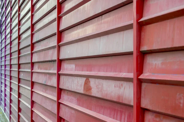 Parede Metálica Vermelha Com Linhas Verticais Linhas Horizontais Formando Perspectiva — Fotografia de Stock
