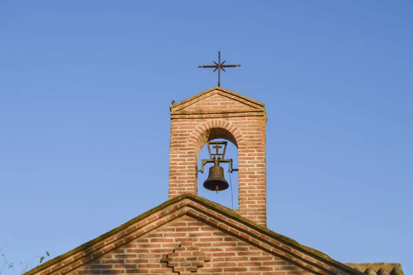 Junco Una Ermita Sobre Cielo Azul —  Fotos de Stock