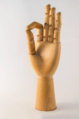 Katı Eklemli Tahta El beyaz arka planda izole edildi