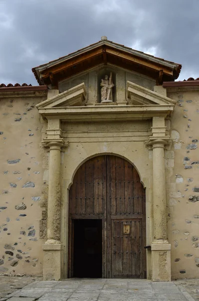 Porta Madeira Com Colunas Pedra Igreja Santo André Rascafria Província — Fotografia de Stock
