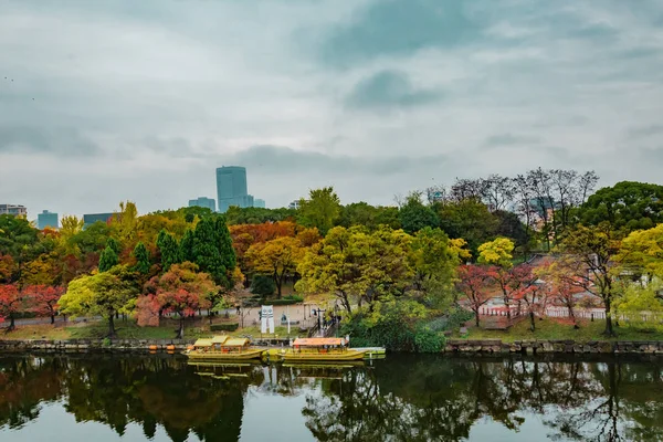 Osaka Kalesi yakınında park