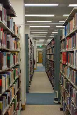 Wollongong, Nsw - 22 Şubat 2017. Bir sürü kitap Wollongong Üniversitesi içinde.