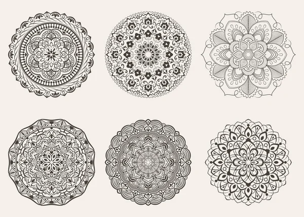 Éléments floraux ronds noirs et blancs — Image vectorielle