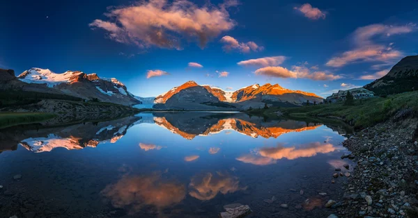 Morning colors at ice field center — Stock Photo, Image