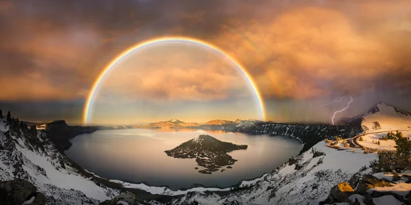 Crater lake with double rainbow and lightning bolt — Stock Photo, Image