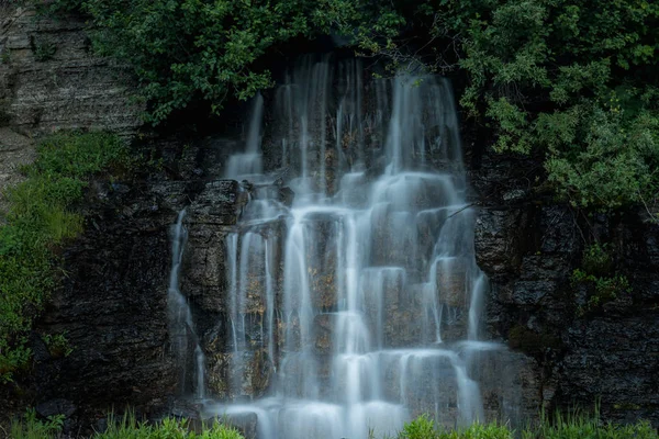 A cachoeira em cascata — Fotografia de Stock