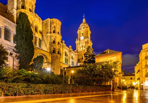 在西安大路，西班牙南部的马拉加大教堂 图库图片