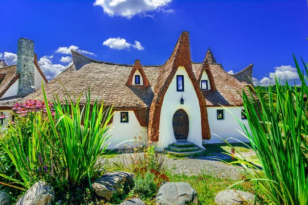 Fairytale clay castle of Porumbacu village, in Sibiu Region, Rom — Stock Photo, Image